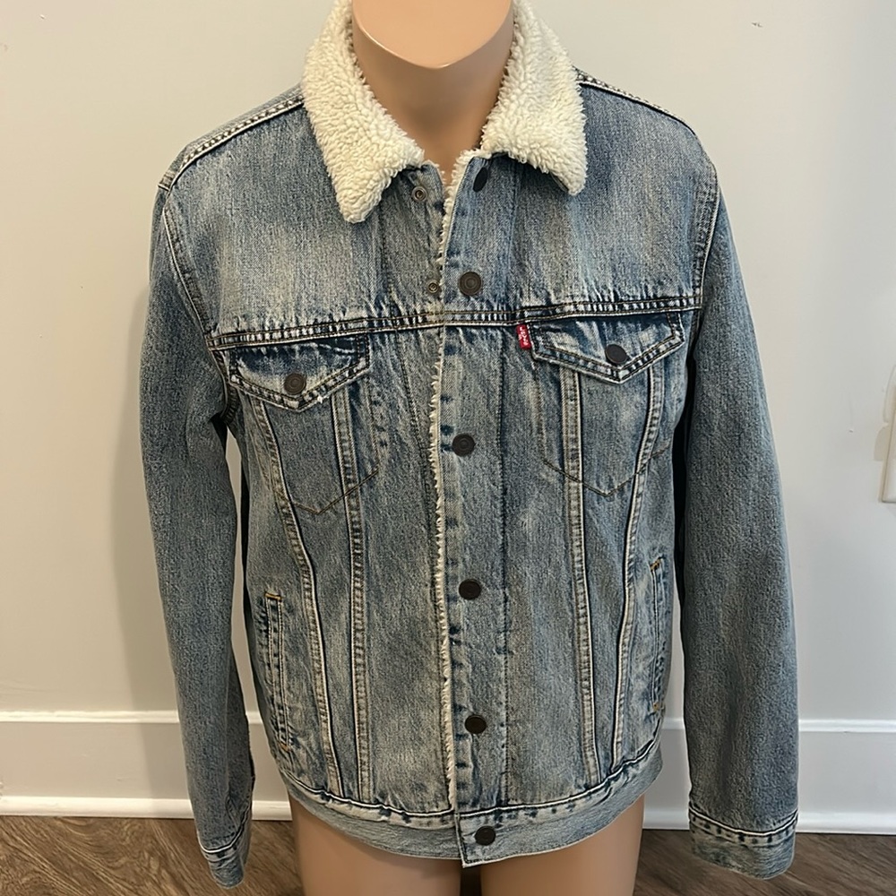 Levi Strauss denim Sherpa, Men’s M, excellent condition. Light blue.